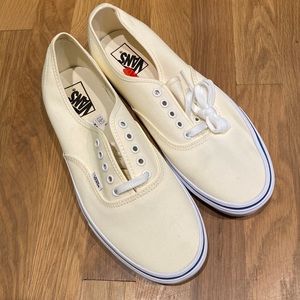 NWT Mens Vans Authentic sneakers